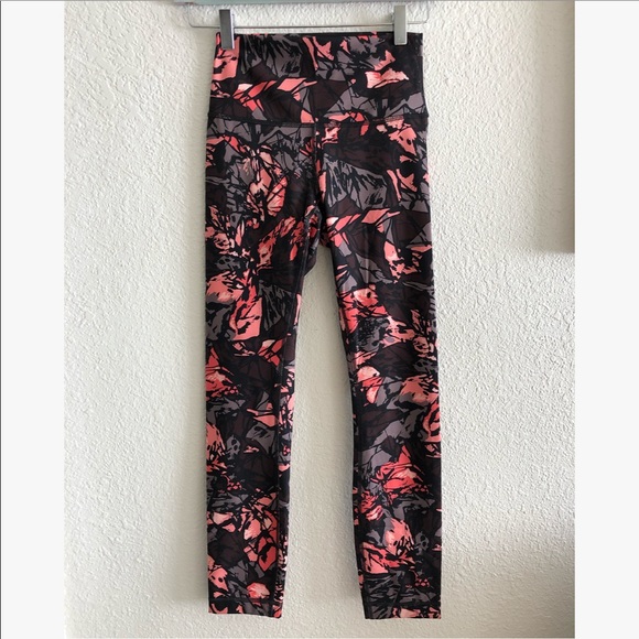 lululemon athletica Pants - Lululemon High Times 7/8 leggings sz: 4 lululemon athletica Pants - Lululemon High Times 7/8 leggings sz: 4